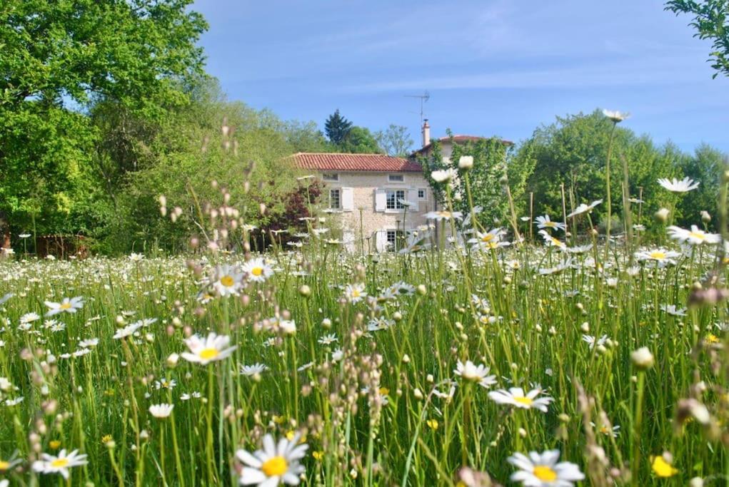 Moulin Sous La Vergne Nanteuil-en-Vallee Екстер'єр фото